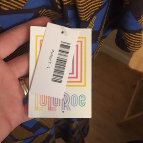 L LuLaRoe Perfect Tee B04 26 - Picture 3 of 5